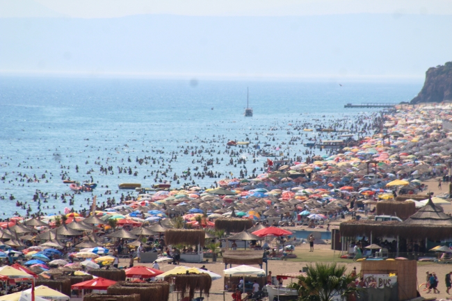 Sarımsaklı Plajları'na bayramda yoğun ilgi