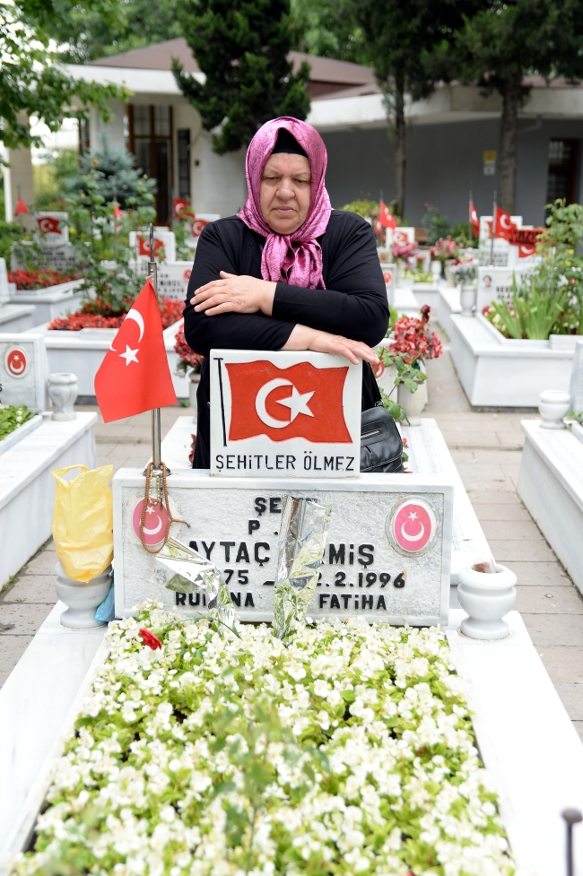 Edirnekapı Şehitliği'nde buruk Babalar Günü