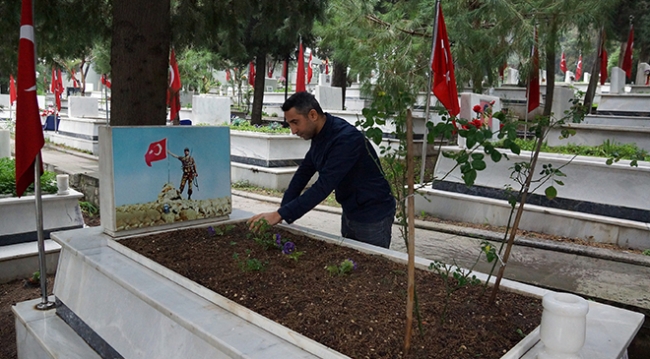 Mehmetçiğin Afrin'deki kahramanlıklarını şehit oğluna anlatıyor