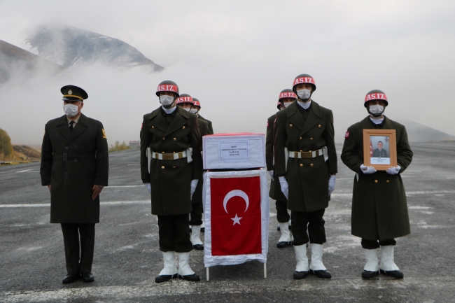 Hakkari'de şehit düşen asker için tören düzenlendi