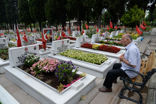 Edirnekapı Şehitliği'nde buruk Babalar Günü