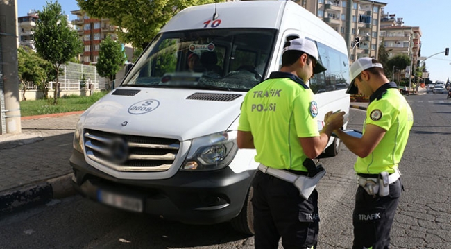 Okul çevreleri ve servis araçlarına sıkı denetim