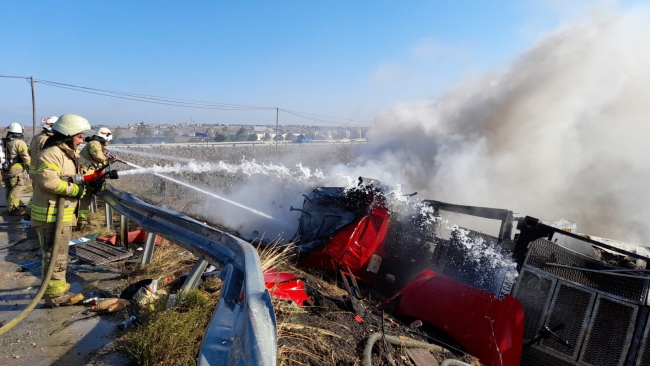 Silivri'de devrilen tankerde yangın çıktı