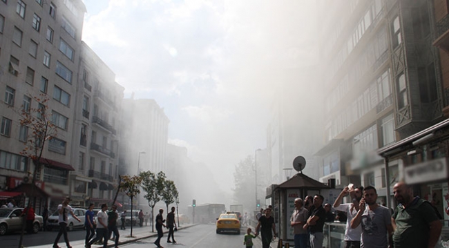 Şişli'de iş merkezinin çatısında yangın