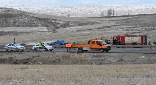 Sivas'ta oksijen yüklü tanker devrildi: Yol trafiğe kapatıldı