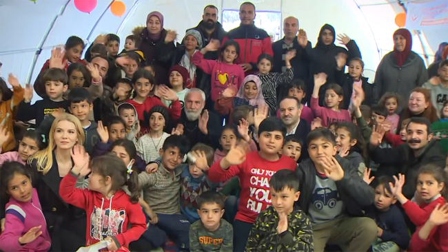 TRT Genel Müdürü Sobacı afet bölgesine gitti, depremzedelerle buluştu