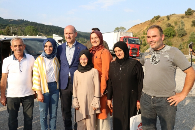 Bakan Soylu trafik denetimlerine katıldı, sürücüleri uyardı