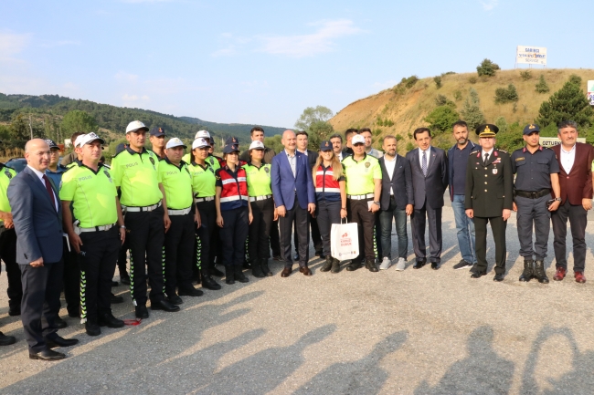 Bakan Soylu trafik denetimlerine katıldı, sürücüleri uyardı