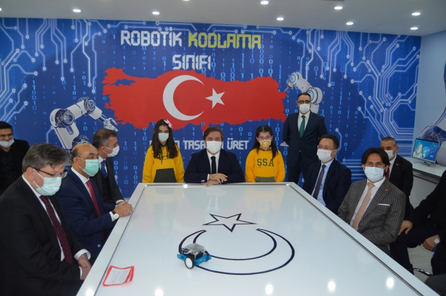 Öğrencilerin robotik kodlama sınıfı hayali gerçek oldu