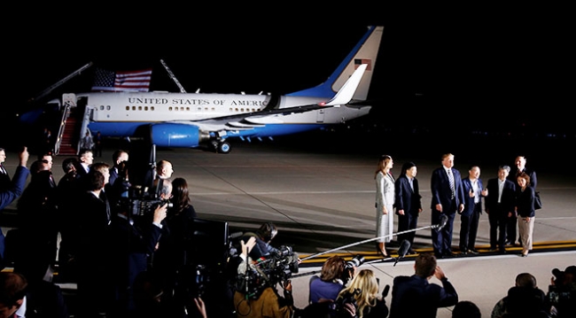 Trump, Kuzey Kore'nin serbest bıraktığı 3 Amerikan vatandaşını karşıladı