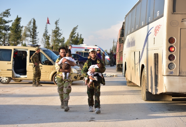 Dumalıları taşıyan tahliye konvoyuna silahlı saldırı: 1 ölü, 4 yaralı