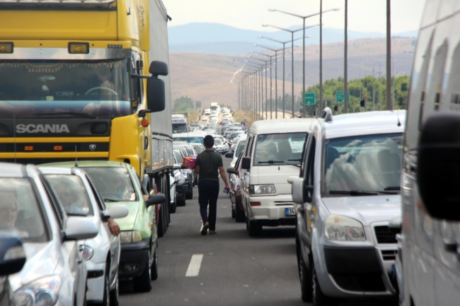 TEM Bolu geçişinde 30 kilometrelik araç kuyruğu