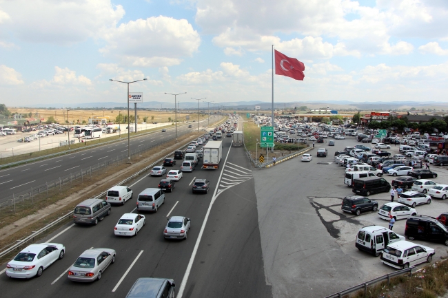 TEM Bolu geçişinde 30 kilometrelik araç kuyruğu