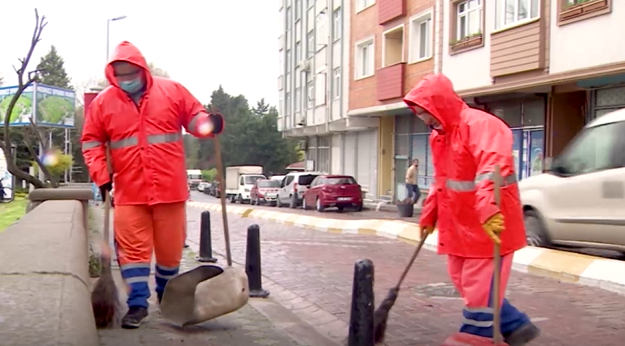 Temizlik görevlileri toplum sağlığı için iş başında