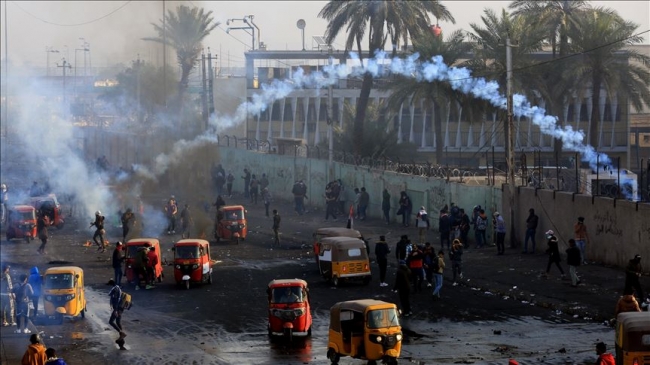 Irak'ta göstericiler yolları trafiğe kapattı