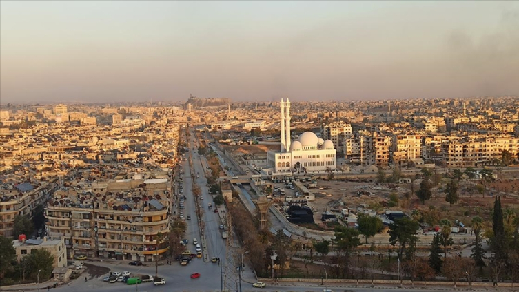 Muhalif gruplar, saldırıların başlamasında kısa bir süre sonra Halep'i geri aldı. Fotoğraf: AA