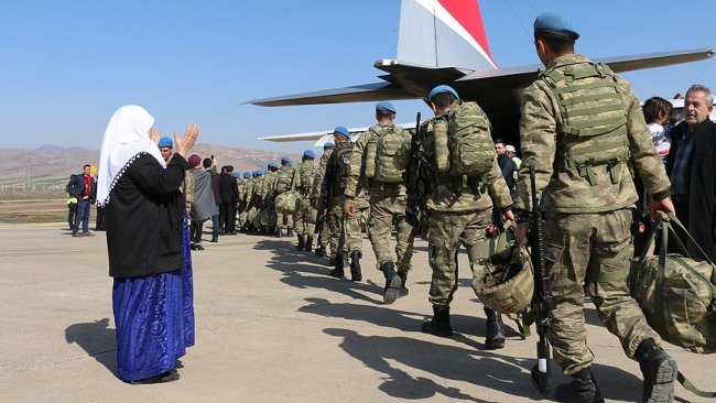 Komandolar dualarla Afrin'e uğurlandı