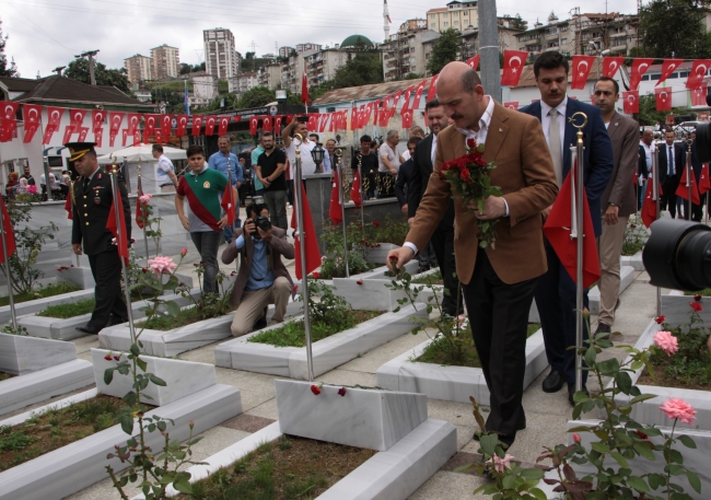 Bakan Soylu, Trabzon'da vatandaşlarla bayramlaştı