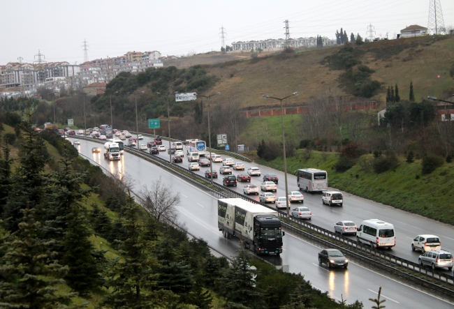 Tatilciler dönüş yolunda: Trafik durma noktasına geldi