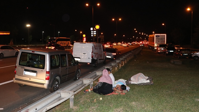 Anadolu Otoyolu'nda tatil dönüşü yoğunluğu