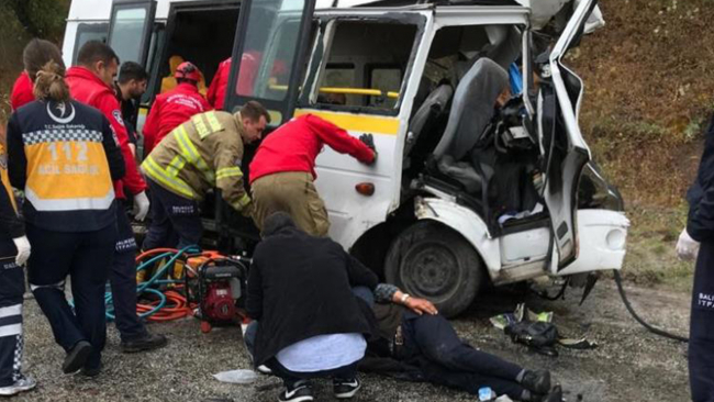 Balıkesir'de feci kaza: 8 ölü 10 yaralı