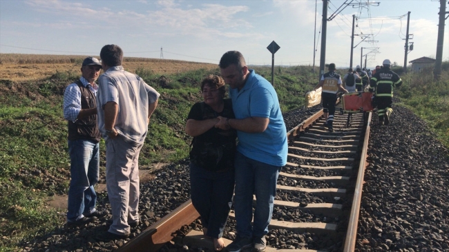 Çorlu'da yolcu treni raydan çıktı: 24 kişi hayatını kaybetti