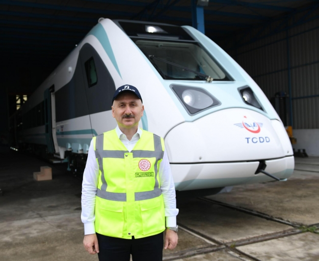 Milli elektrikli tren raya iniyor: Testler 30 Ağustos'ta başlayacak