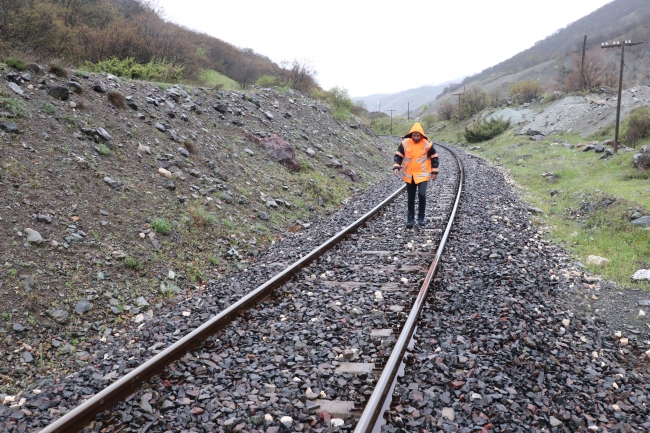 Erzincan-Erzurum tren seferlerine heyelan engeli