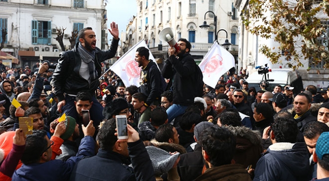 Tunus'ta hayat pahalılığı protestolarında gözaltı sayısı artıyor