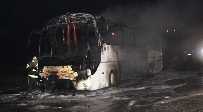 Balıkesir'de seyir halindeki otobüs alev aldı