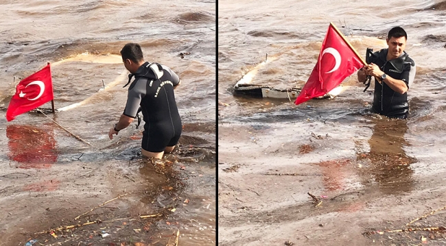 Karaya oturan teknede kalan Türk bayrağını çamurun içinde bırakmadılar