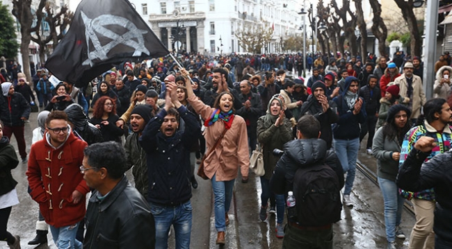 Tunus'ta hayat pahalılığı protestolarında gözaltı sayısı artıyor