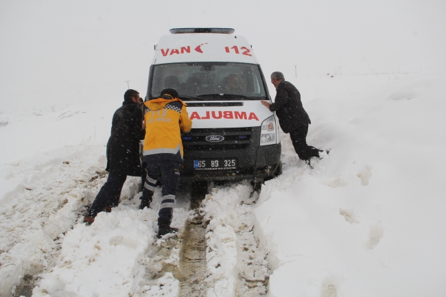 Van'da rahatsızlanan hastaya 5 saatte ulaşıldı