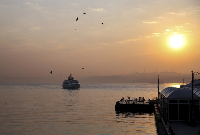 İstanbul'da toplu ulaşım hizmeti devam ediyor