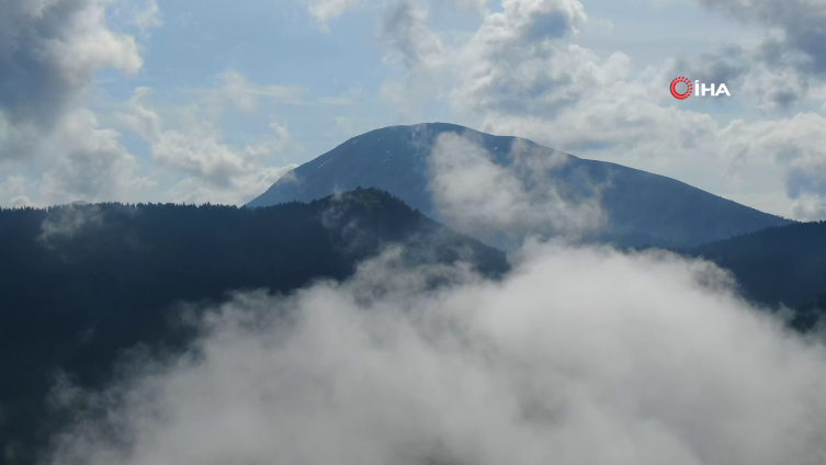 Ilgaz Dağı sis bulutlarıyla kaplandı