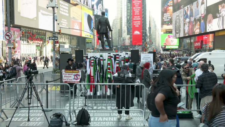 KADEM'den Times Meydanı'nda Filistinli kadınlarla dayanışma etkinliği