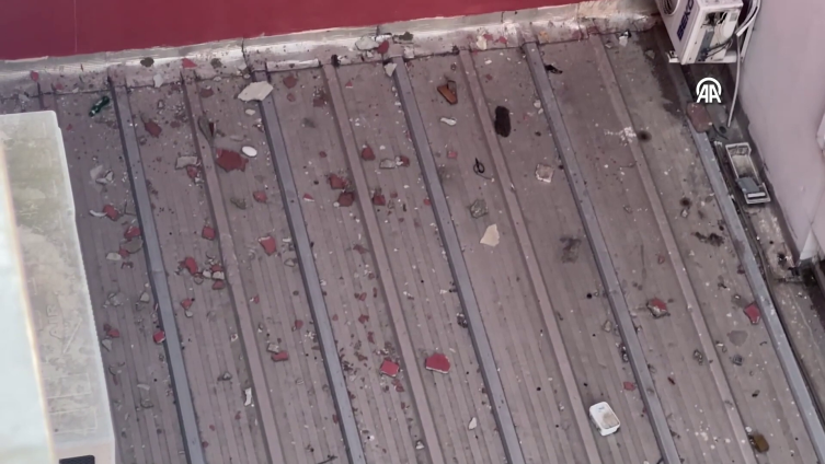 İstanbul'da bir binadan kopan sıva parçası çocuğun yüzünü kesti