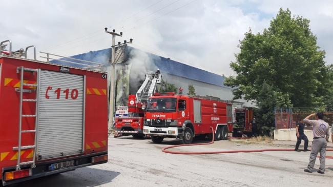 Gebze'de arşiv deposunda yangın