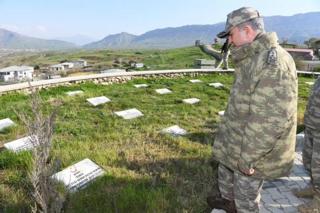 Genelkurmay Başkanı Akar Hakkari'deki birlikleri denetledi