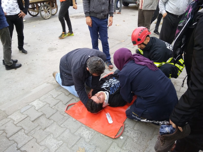 Yolcu minibüsü iki bina arasındaki boşluğa uçtu: 20 yaralı