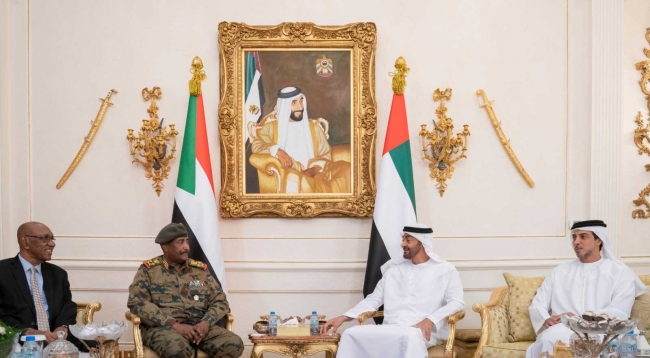 Sudan Egemenlik Konseyi Başkanı Orgeneral Abdulfettah Burhan ve BAE Veliaht Prensi Muhammed bin Zayed El Nahyan, BAE’de bir araya gelmişti. 27 Mayıs 2019. Fotoğraf: Reuters