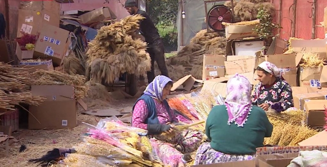 Bayındır'ın kurutulmuş çiçekleri evleri süslüyor