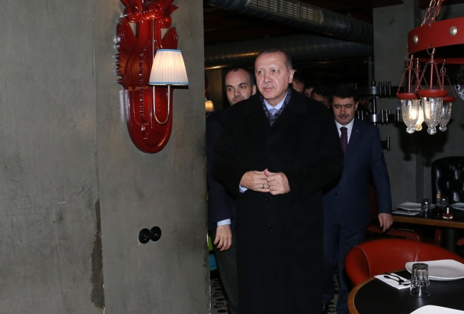 Cumhurbaşkanı Recep Tayyip Erdoğan İstanbul'da bir çorbacıya misafir oldu