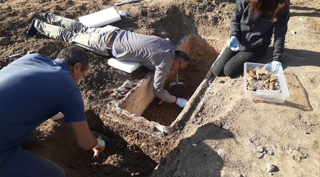 Yol çalışmasında Roma dönemine ait lahit bulundu