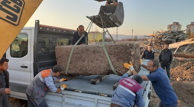 Yol çalışmasında Roma dönemine ait lahit bulundu