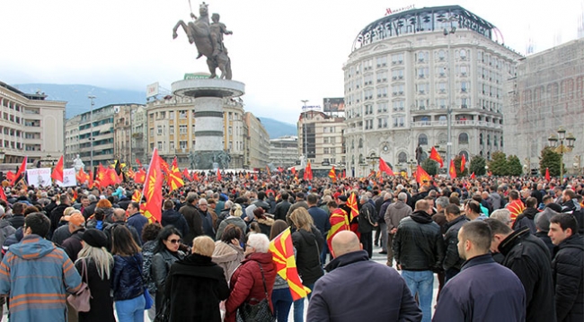 Üsküp'te "Yunanistan ile müzakerelerin acilen sona erdirilmesi" çağrısı