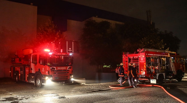 Bakırköy'de fuar merkezinde yangın