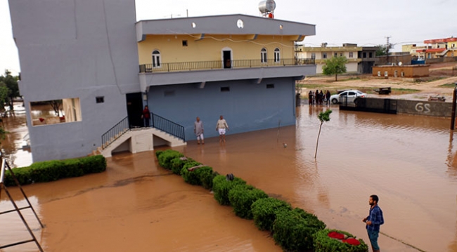 Şanlıurfa'da şiddetli yağış taşkına neden oldu